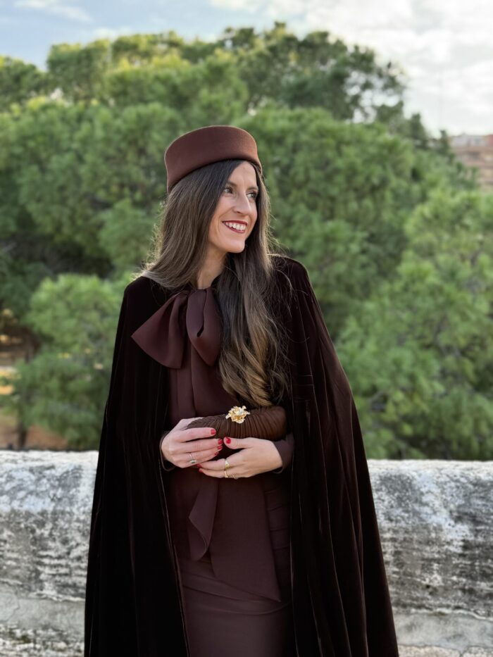 Tocado Pillbox marrón